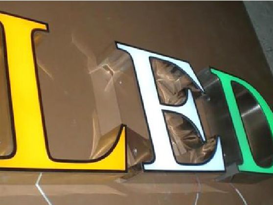 江北区介绍LED招牌的基础知识。